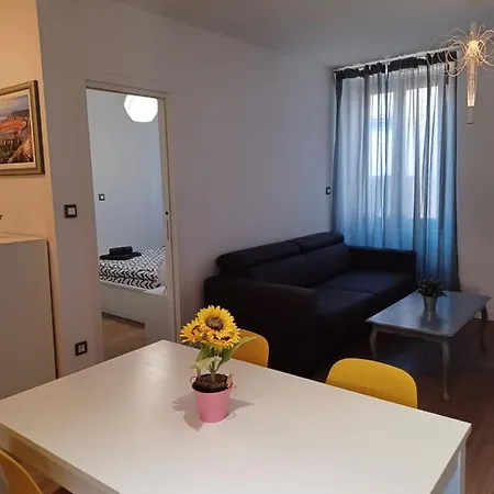 Apartment Apartman B & S With A Beautiful Terrace *