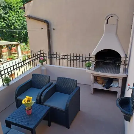 Apartman B & S With A Beautiful Terrace Pula